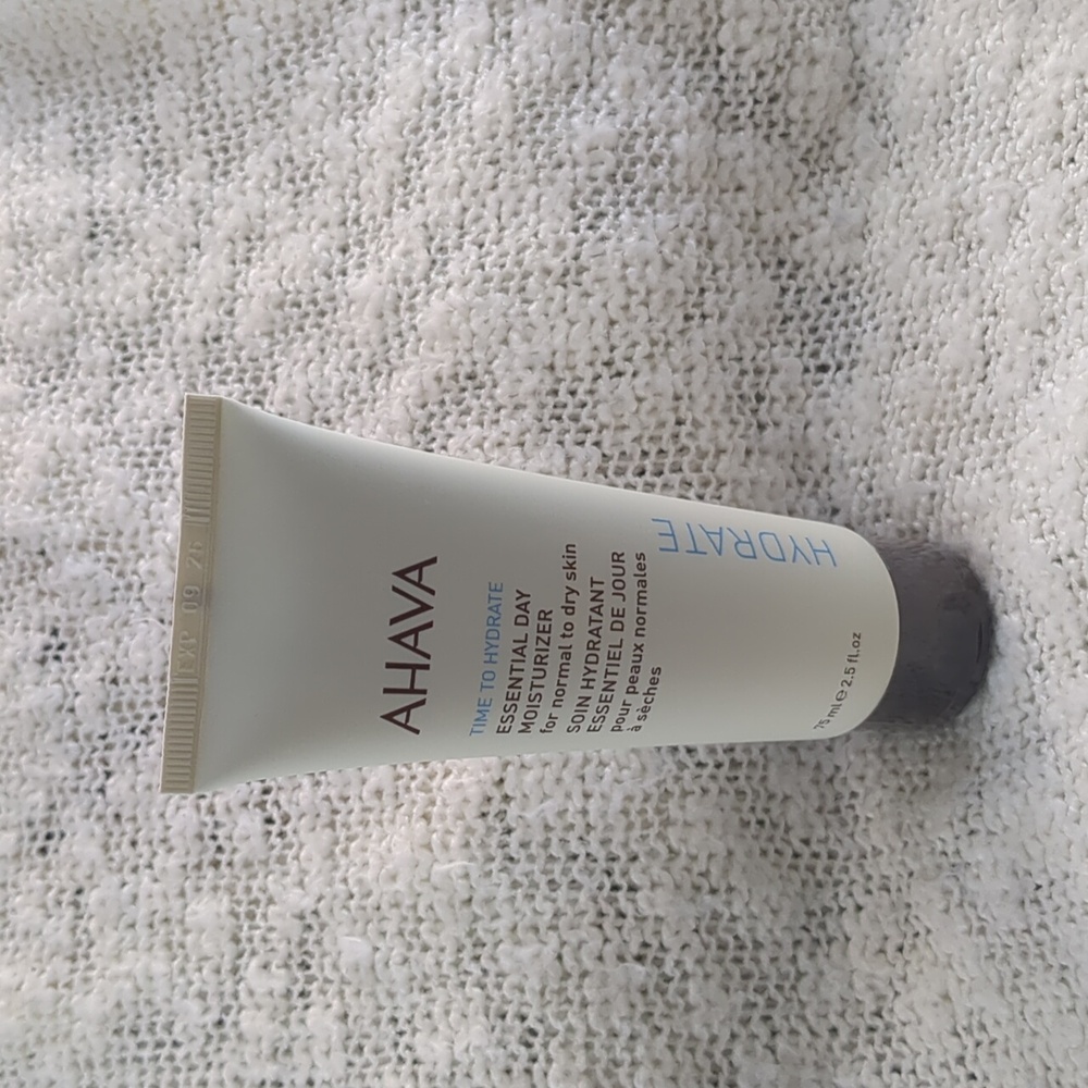 AHAVA Essential Day Moisturizer, 75ml/2.5fl oz - Picture 9 of 9